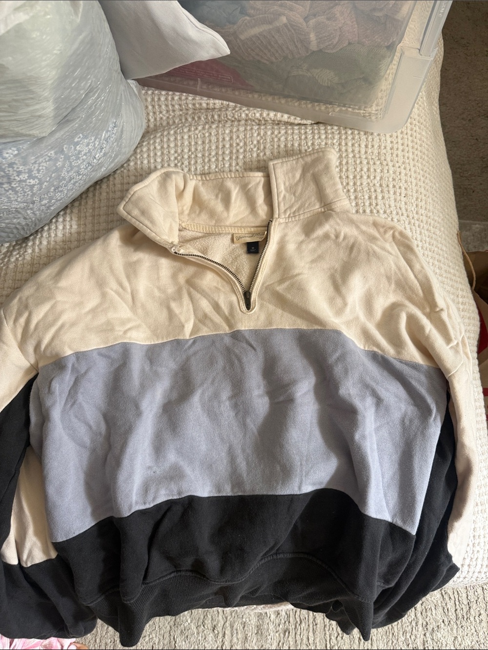 Universal Thread Cream, Light Gray & Black Quarter-Zip Colorblock Pullover